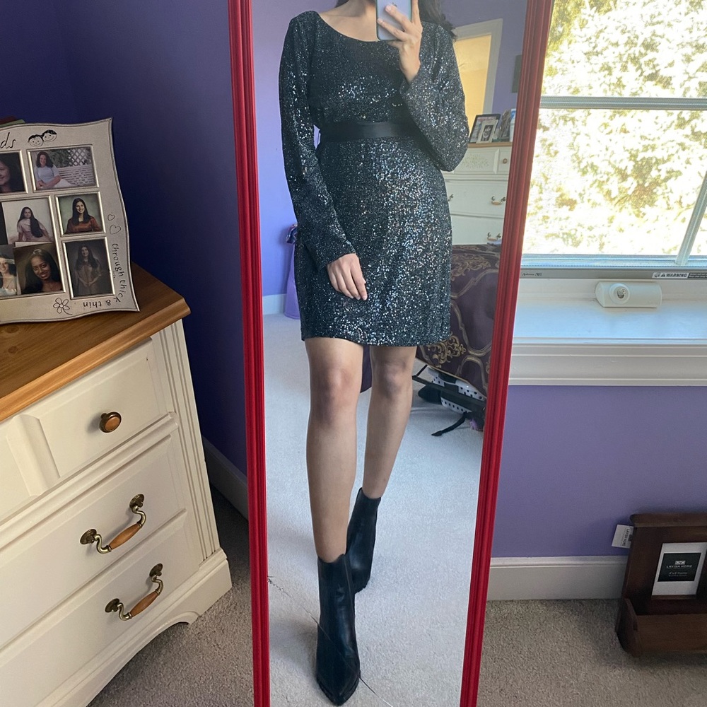 Black Sequin Festive Dress from EXPRESS 🖤✨